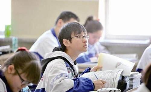 班主任强令学生教师节送礼