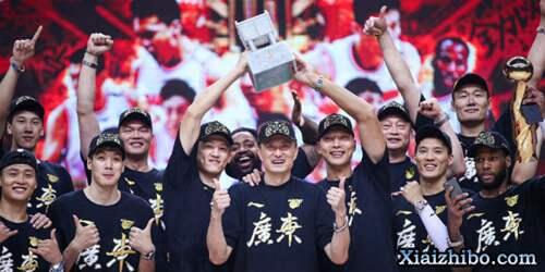 8月15日CBA总决赛第三场广东vs辽宁辽宁荣获 十冠王
