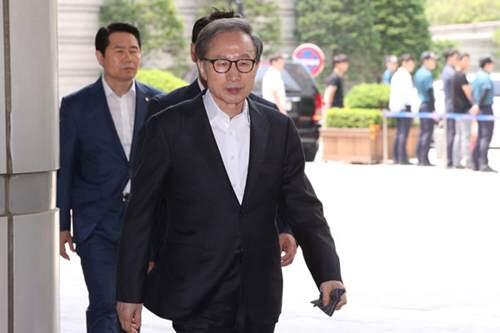 韩国前总统李明博终审获刑17年