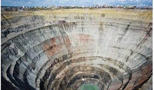世界上最大的钻石坑