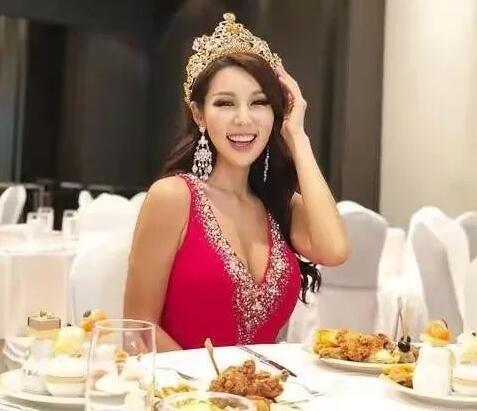 36岁最美瑜伽大使 李恩壁 与25岁小鲜肉结婚了。看到她的身材我沉沦了！