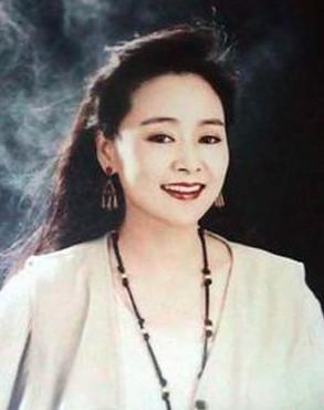 央视历届春晚美女主持人谁最漂亮？