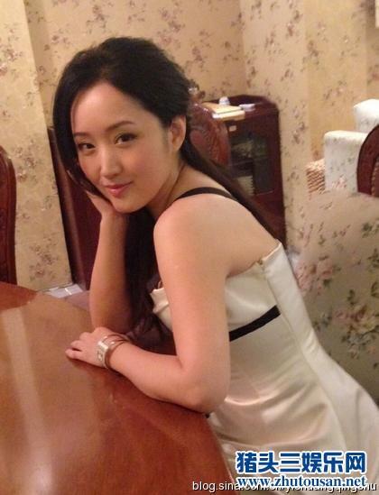 43岁杨钰莹晒美照庆妇女节被赞宛如妙龄少女(图)