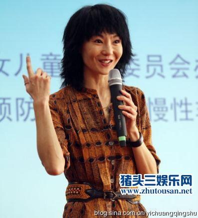 女神去了哪儿！张曼玉近照身材暴瘦似柴火棍不忍直视