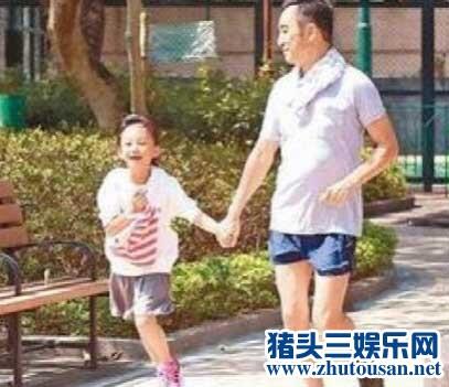 吴启华两任老婆两段婚姻 吴启华女儿成长照