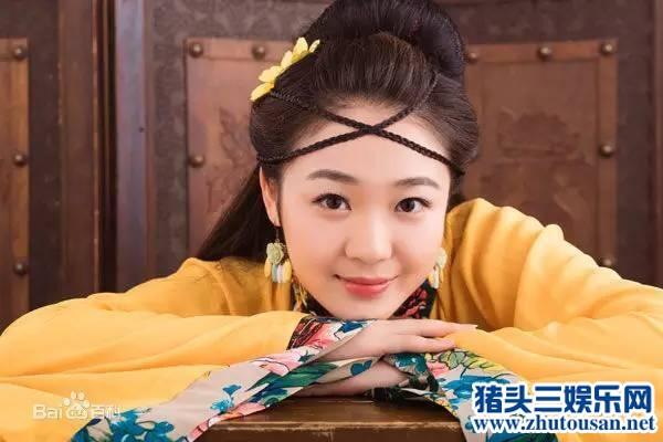 齐如意是《暖春》中的小花更是《樱桃》中的红红 如今19岁真漂亮