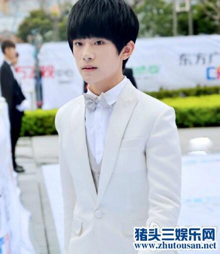 易烊千玺退出tfboys是真吗？ 揭秘易烊千玺为什么退出tfboys？