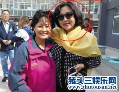 李连杰结了几次婚前妻黄秋燕几个孩子？李连杰和黄秋燕为什么离婚原因