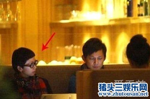 何炅是同性恋吗？何炅结婚了没有老婆是谁为什么现在还不结婚？