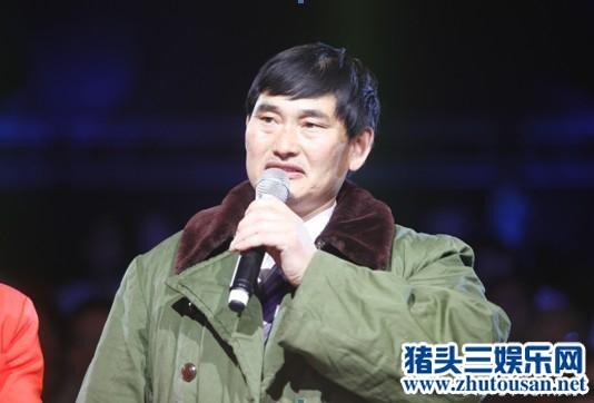 袁弘搞笑模仿大衣哥朱之文表情夸张 网友：你怎么只有一米多了