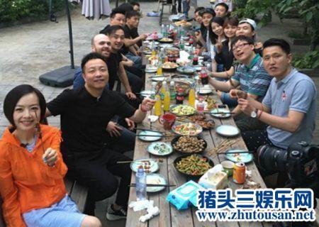 48岁许巍个人资料年龄身高近照曝光 前女友黄雯蹭马蓉热度遭网友谩骂