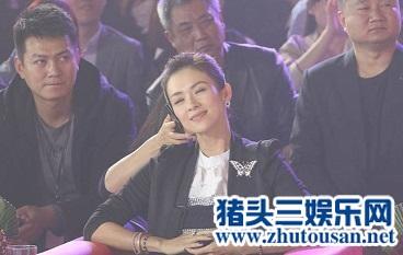 章子怡接听电话被指“耍大牌”婚后母爱泛滥获好评