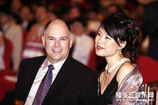 邬君梅结过几次婚姻 邬君梅和老公奥斯卡结婚21岁依旧如初恋