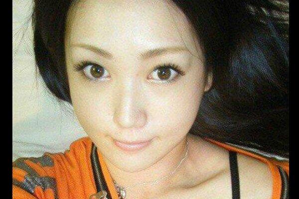 林晨钰爆门不遮挡 高校女大学生林晨钰无打码爆照